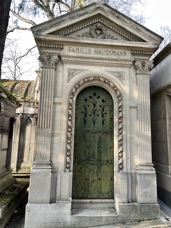 Père Lachaise Cemetery is the largest cemetery in Paris. Here is a list of the 10 impressive graves at Père Lachaise Cemetery.
