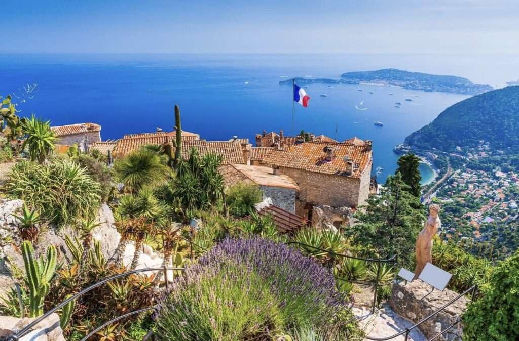 From glamorous St. Tropez to the historic town of Nice, these 10 beautiful towns in the French Riviera are a must-see.