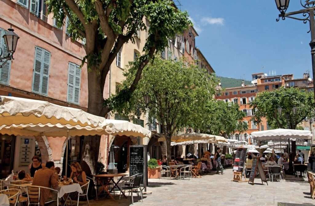 From glamorous St. Tropez to the historic town of Nice, these 10 beautiful towns in the French Riviera are a must-see.