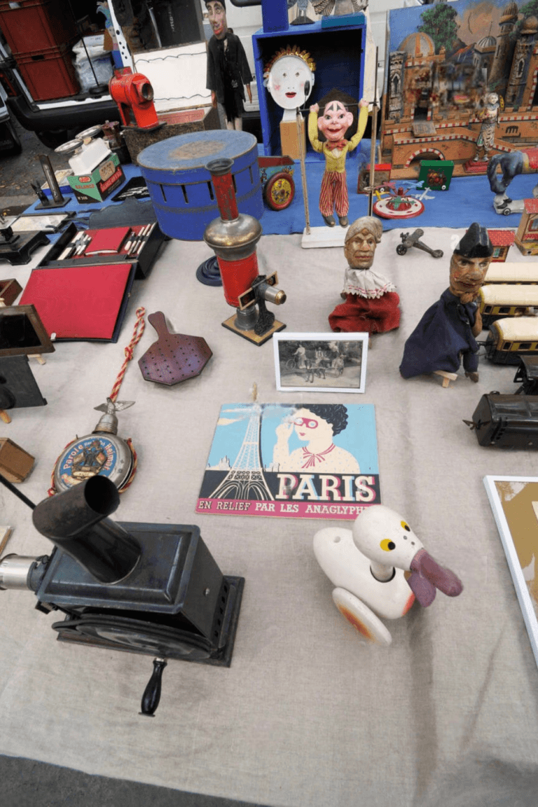 Where to Find the 4 Best Flea Markets in Paris