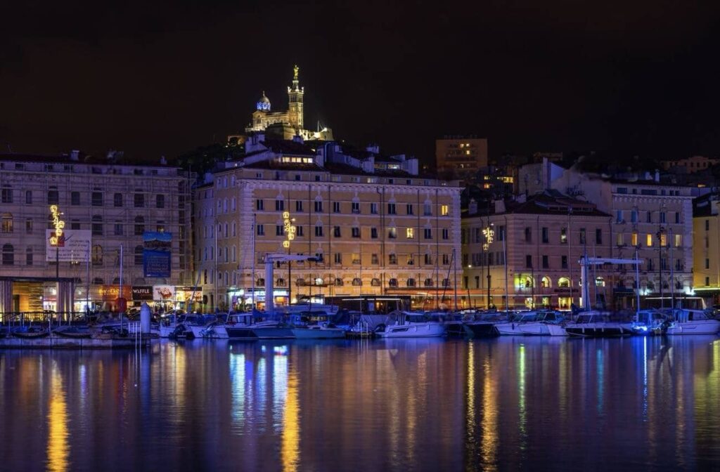 Hôtel InterContinental Marseille, vieux port at night