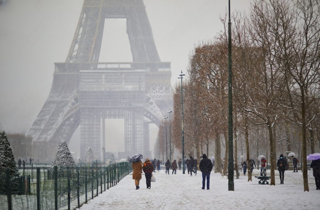 does it snow in paris